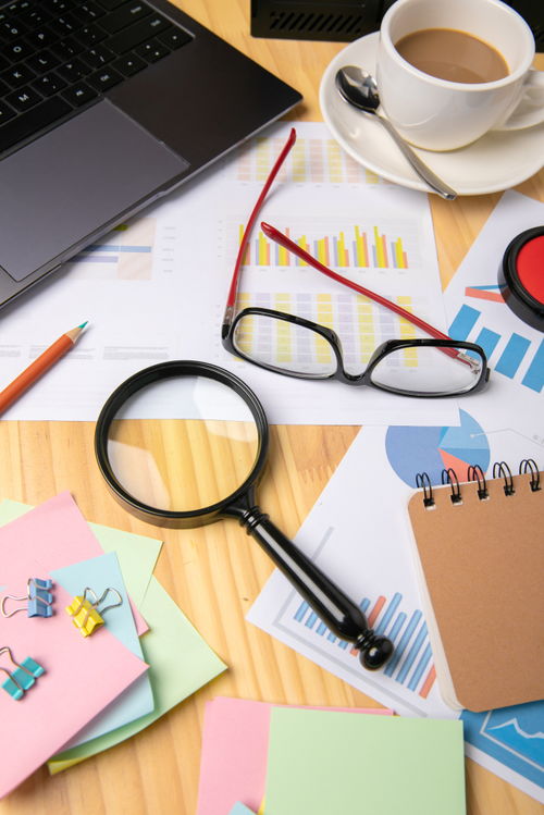 放大鏡文件夾 辦公用品中的商務攝影藝術(shù)